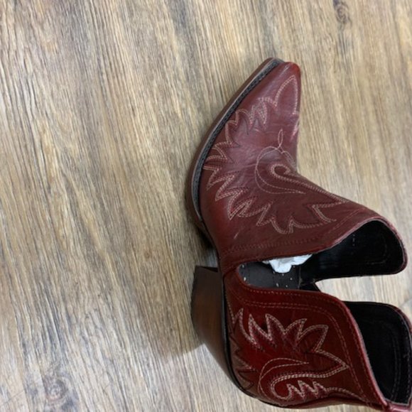 Ariat Women's Bootie in Sangria - Picture 2 of 4